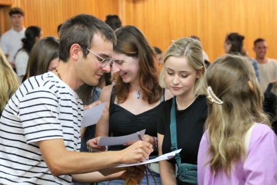 Abertas candidaturas às Bolsas Fundação Santander para Erasmus 2025/2026