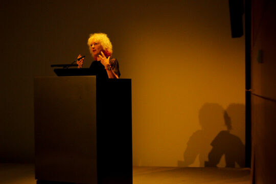 Relendo CLAIRE BISHOP